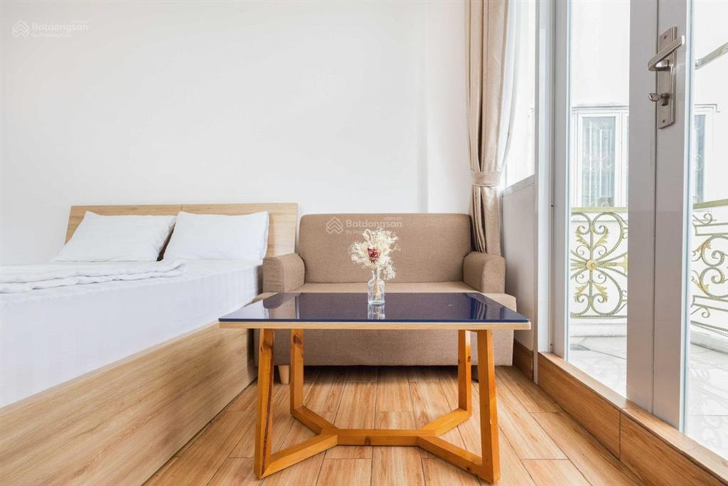 Khai trương studio tách bếp ban công 40m2. máy giặt riêng, thang máy hầm xe. ngay chân cầu qua q1