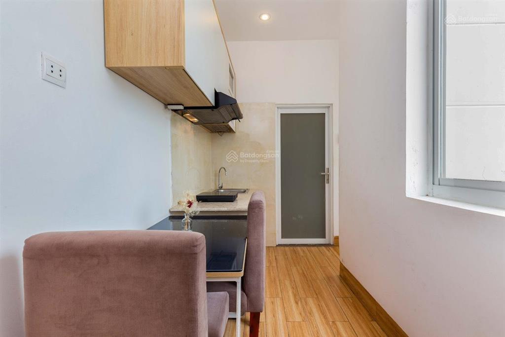 Khai trương studio tách bếp ban công 40m2. máy giặt riêng, thang máy hầm xe. ngay chân cầu qua q1