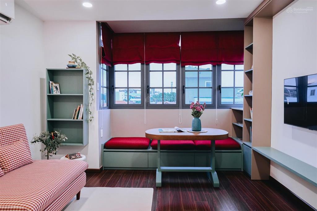 Cho thuê gấp siêu phẩm studio tách bếp 40m2. ngay sân bay, thang máy hầm xe đầy đủ
