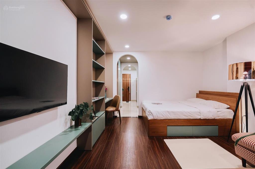 Cho thuê gấp siêu phẩm studio tách bếp 40m2. ngay sân bay, thang máy hầm xe đầy đủ