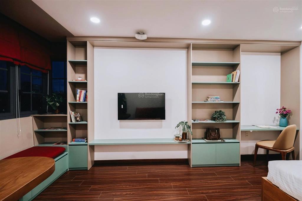 Cho thuê gấp siêu phẩm studio tách bếp 40m2. ngay sân bay, thang máy hầm xe đầy đủ