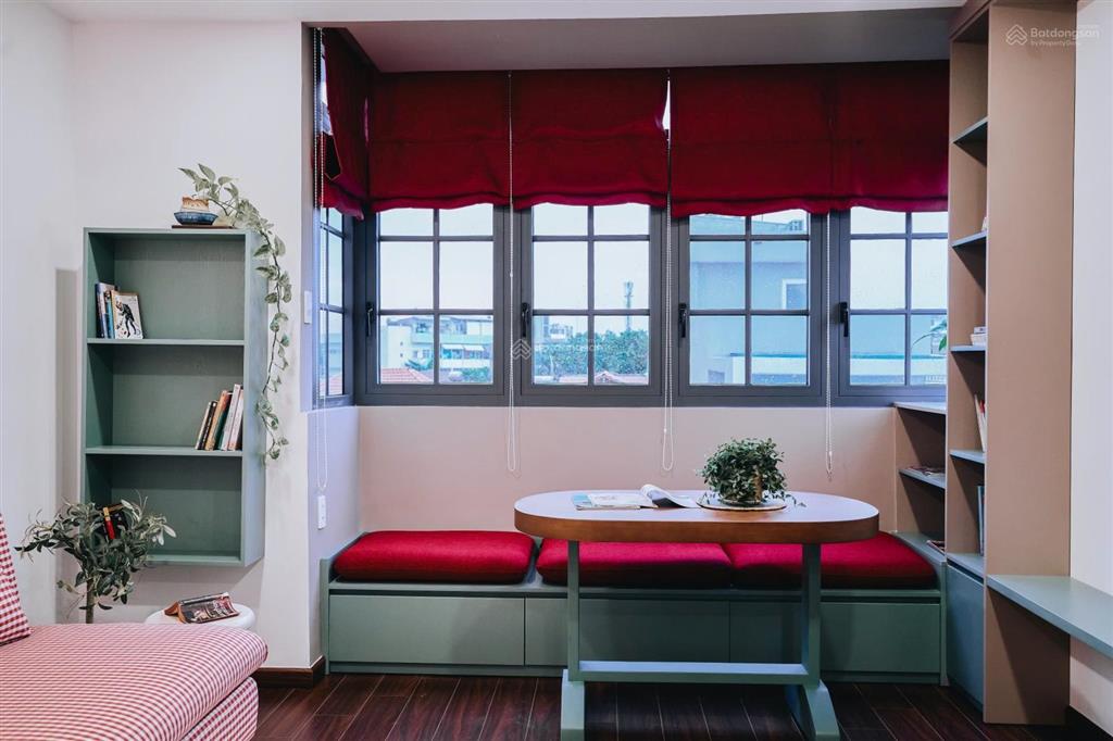 Cho thuê gấp siêu phẩm studio tách bếp 40m2. ngay sân bay, thang máy hầm xe đầy đủ