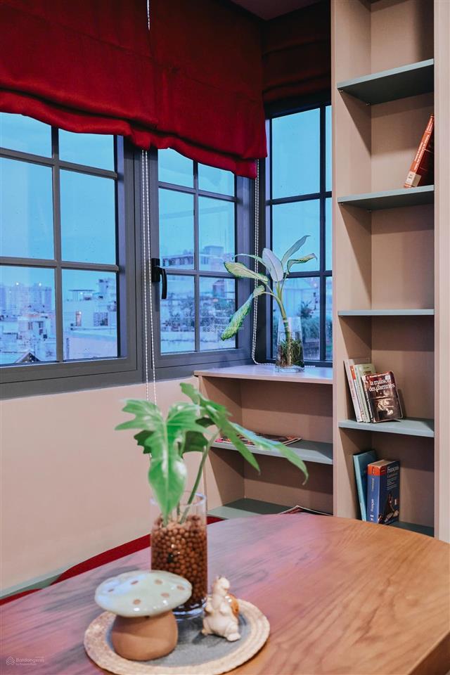 Cho thuê gấp siêu phẩm studio tách bếp 40m2. ngay sân bay, thang máy hầm xe đầy đủ