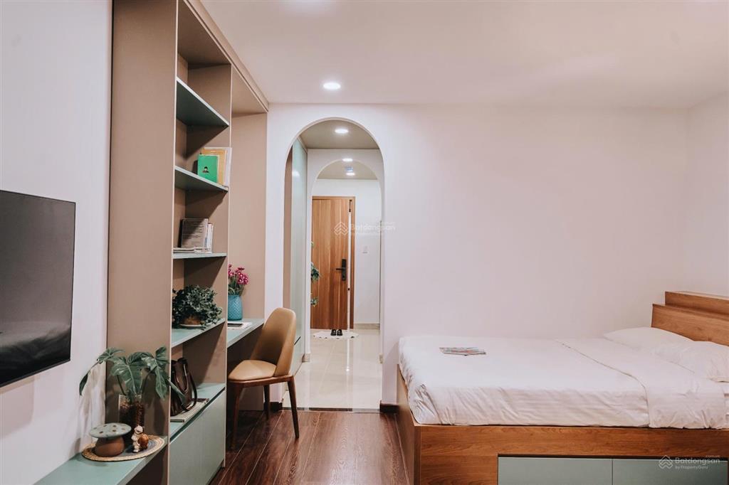 Cho thuê gấp siêu phẩm studio tách bếp 40m2. ngay sân bay, thang máy hầm xe đầy đủ