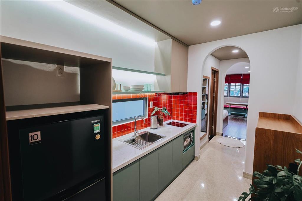 Cho thuê gấp siêu phẩm studio tách bếp 40m2. ngay sân bay, thang máy hầm xe đầy đủ