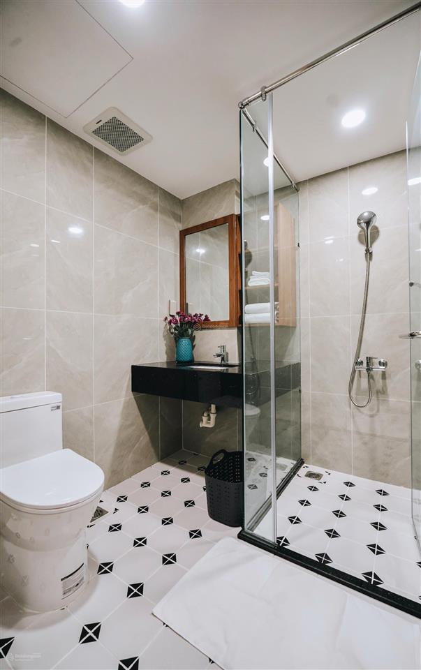 Cho thuê gấp siêu phẩm studio tách bếp 40m2. ngay sân bay, thang máy hầm xe đầy đủ