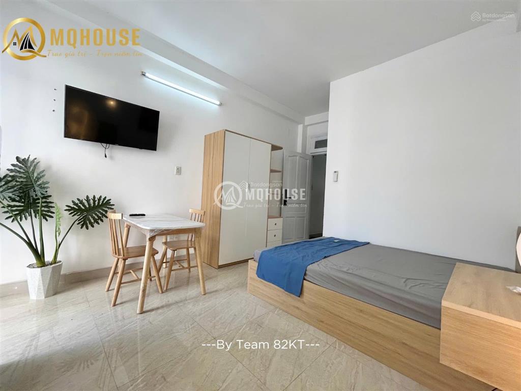 Cho thuê studio mini ban công mới 100%. ngay chân cầu kiệu. máy giặt riêng, thang máy hầm xe