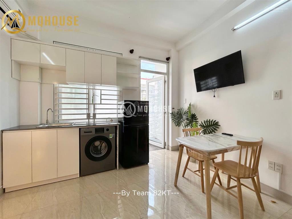 Cho thuê studio mini ban công mới 100%. ngay chân cầu kiệu. máy giặt riêng, thang máy hầm xe