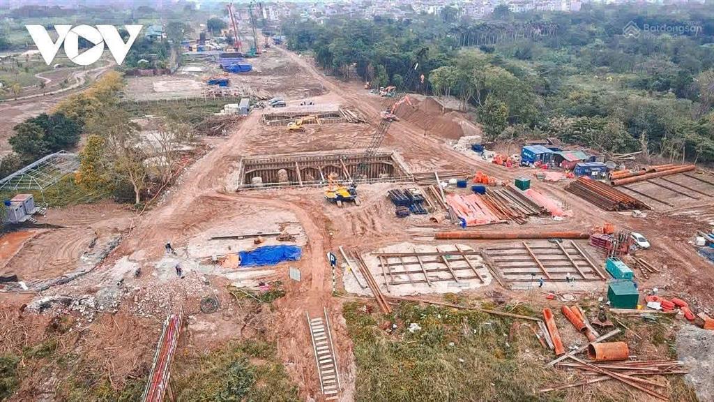 Bán đất mặt phố tư đình, vỉa hè, ô tô tránh, kinh doanh, 135m2, mt 7.3m, 31 tỷ.