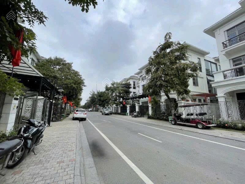Bán biệt thự vinhomes riverside, long biên, 215m2, 4tầng, mt9m, 81.5 tỷ có thương lượng.