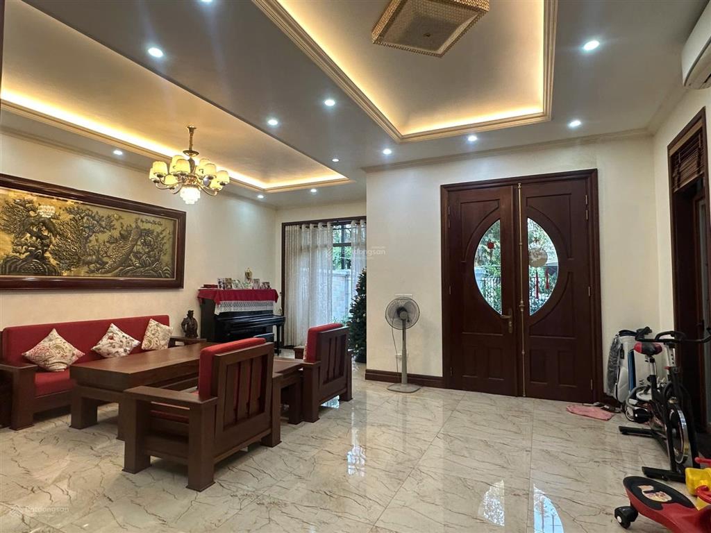 Bán biệt thự vinhomes riverside, long biên, 215m2, 4tầng, mt9m, 81.5 tỷ có thương lượng.