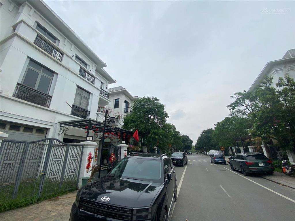 Bán biệt thự vinhomes riverside, long biên, 215m2, 4tầng, mt9m, 81.5 tỷ có thương lượng.