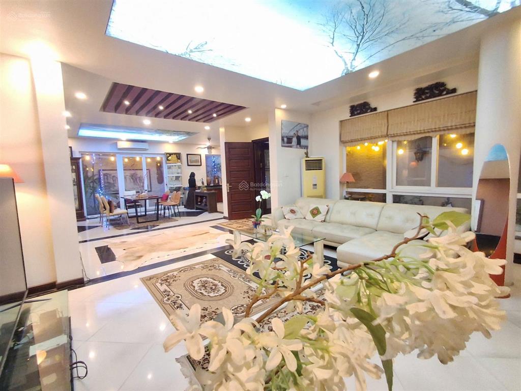 Bán biệt thự sài đồng long biên, vỉa hè ô tô tránh kinh doanh 180m2, 4 tầng, mt12m, 49.9 tỷ