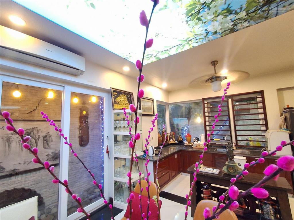 Bán biệt thự sài đồng long biên, vỉa hè ô tô tránh kinh doanh 180m2, 4 tầng, mt12m, 49.9 tỷ