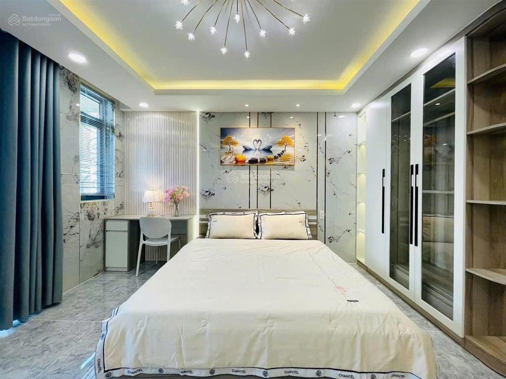 Bán nhà giá ngộp 3,9 tỷ/72m2  nguyễn gia trí  gần ngã 4 hàng xanh, ôtô đậu trong nhà, sổ riêng