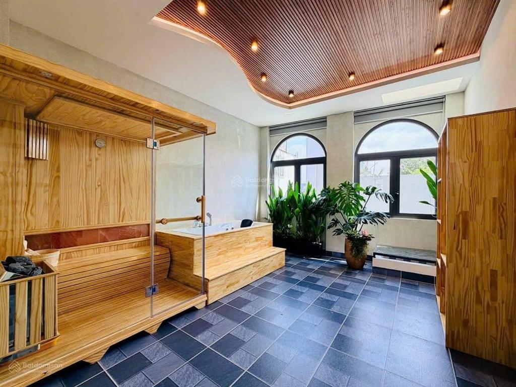 Bán nhà giá ngộp 4,5 tỷ/65m2  điện biên phủ q3  ô tô trong nhà , đang cho thuê 26tr, sổ riêng