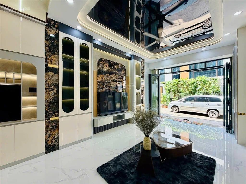 Bán nhà giá ngộp 4,5 tỷ/65m2  điện biên phủ q3  ô tô trong nhà , đang cho thuê 26tr, sổ riêng