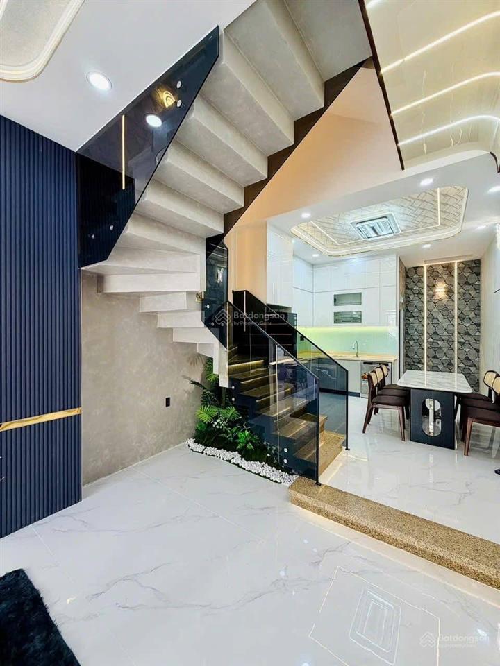 Bán nhà giá ngộp 4,5 tỷ/65m2  điện biên phủ q3  ô tô trong nhà , đang cho thuê 26tr, sổ riêng