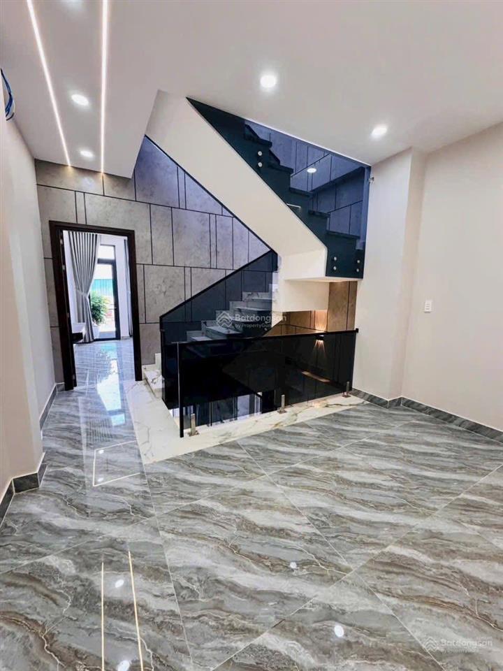 Bán nhà giá ngộp 4,5 tỷ/65m2  điện biên phủ q3  ô tô trong nhà , đang cho thuê 26tr, sổ riêng