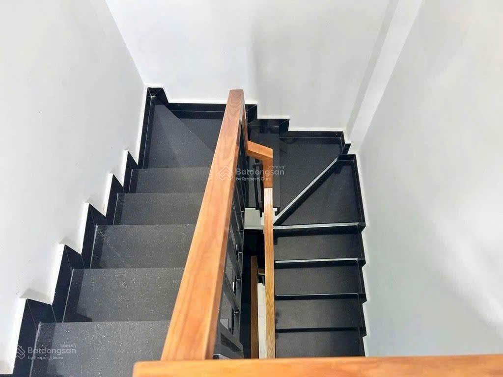 Ngay ngã tư phú nhuận 4.2 tỷ  20m2  3 tầng an ninh  p. đức nhuận  phú nhuận