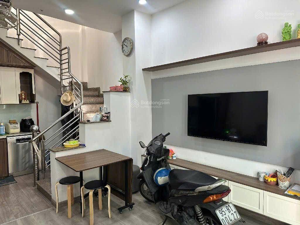 4.2t  28m2  phan xích long  p.7  phú nhuận  sổ vuông vức nở hậu sân thượng chill
