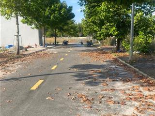 Chủ đi nước ngoài cần bán lô đất 100m2 shr nằm cách chợ đêm bàu bàng chỉ 2p di chuyển dân cư đông