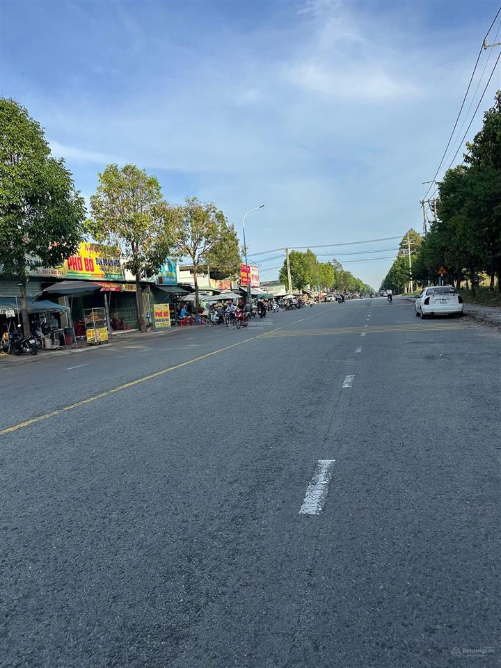 Bán nhà mặt tiền d11 kcn bàu bàng 150m2 shr có nhà và 4 phòng trọ hiện đang cho thu nhập 10tr/tháng