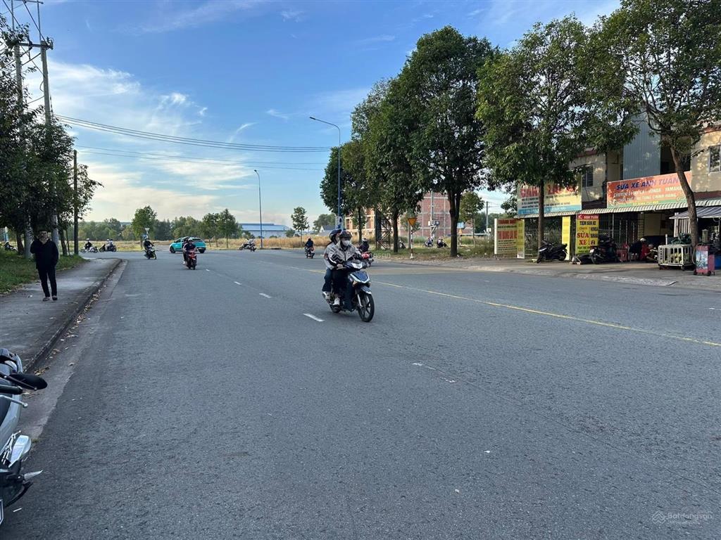 Bán nhà mặt tiền d11 kcn bàu bàng 150m2 shr có nhà và 4 phòng trọ hiện đang cho thu nhập 10tr/tháng