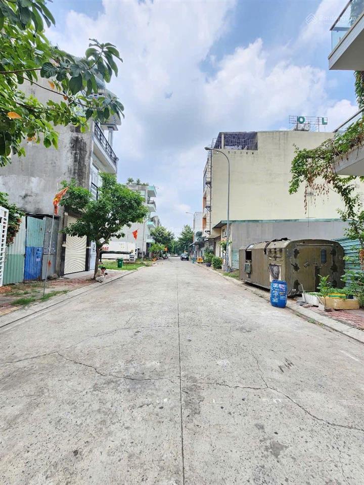 Tôi chính chủ cần bán đất kdc sóng thần dt 75m2 shr cách vincom 550 chỉ 200m đường rộng 20m thông