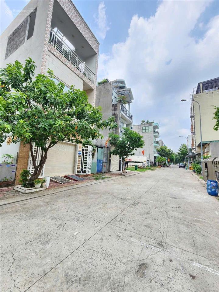 Tôi chính chủ cần bán đất kdc sóng thần dt 75m2 shr cách vincom 550 chỉ 200m đường rộng 20m thông