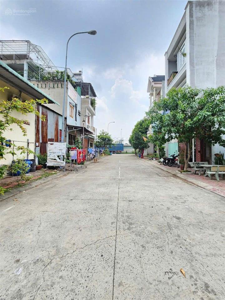 Tôi chính chủ cần bán đất kdc sóng thần dt 75m2 shr cách vincom 550 chỉ 200m đường rộng 20m thông