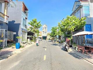 Bán đất kdc gần chợ phú phong dt 60m2 shr cách đt743 chỉ 200m đường 12m thông 2 đầu kinh doanh được