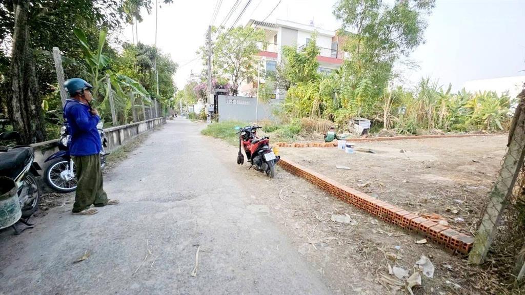 Bán đất ngay bình nhâm 74 dt 294m2 sau lưng ubnd xe tải vào tận nơi, dân cư đông đúc, dân trí cao
