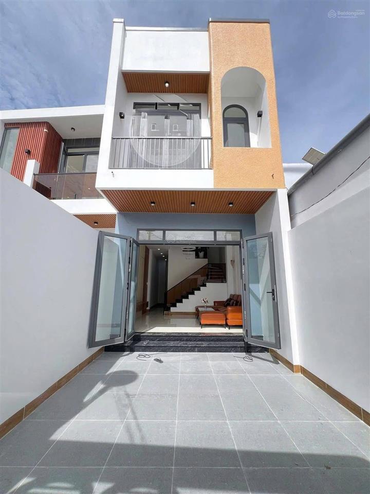 Bán nhà ngay sát chợ hưng long dt 80m2 shr ra trạm y tế xã hưng long chỉ 2p hiện đang cho thuê 7tr