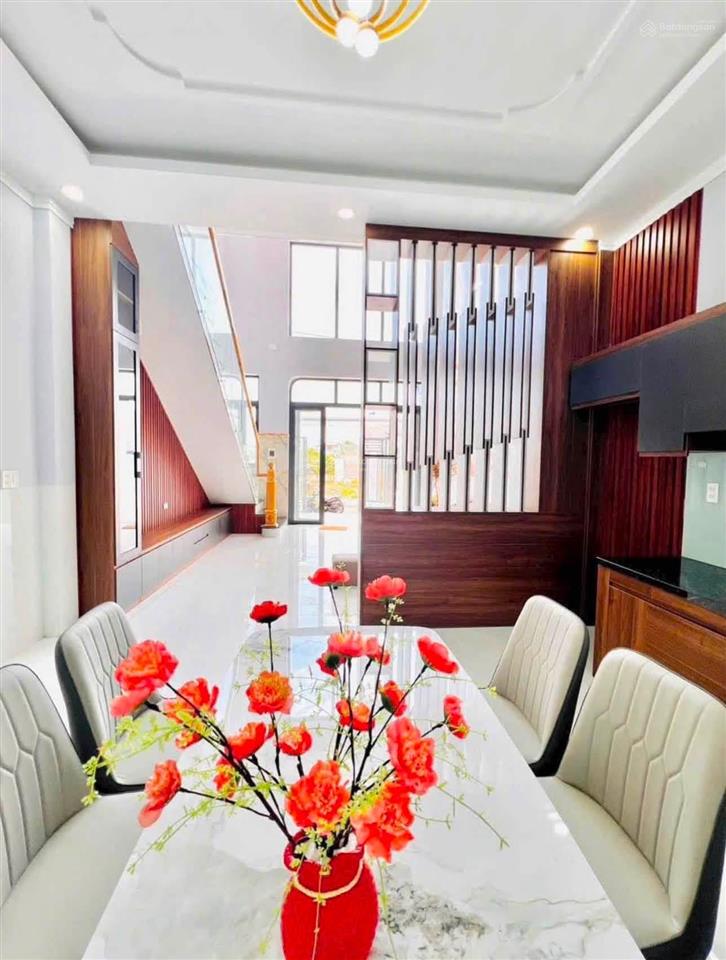 Cần bán căn nhà ngay sau lưng chợ phú lạc 80m2 shr cách kdc phong phú 4 chỉ 200m ra ql50 chỉ 2p