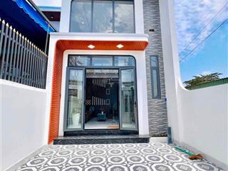 Cần bán căn nhà ngay sau lưng chợ phú lạc 80m2 shr cách kdc phong phú 4 chỉ 200m ra ql50 chỉ 2p