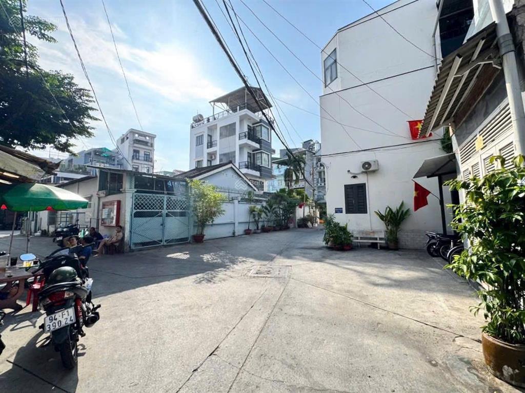 Bán nhà hxh quay đầu ngay lê quang định dt 50m2 shr hiện đang cho thuê 8tr/tháng hoàn công đầy đủ