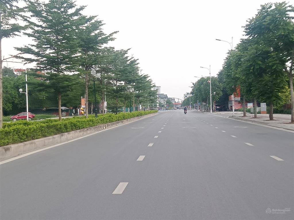 Bán đất mặt phố hồng tiến kéo dài, bồ đề, hà nội, 301m2, mặt tiền 15m, 145 tỷ.