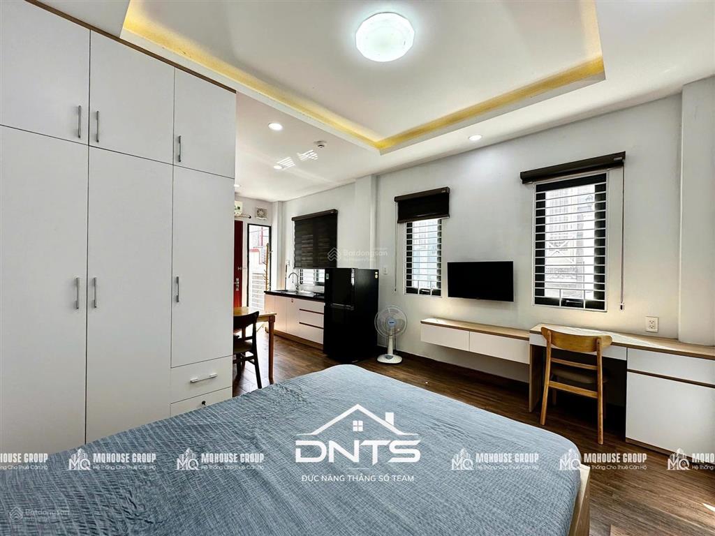 Cho thuê căn hộ ban công full nội thất ngay công viên lê văn tám, chợ tân định, viện isb, ueh