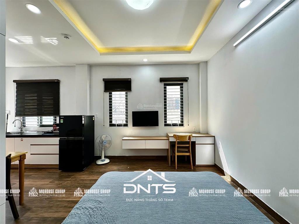 Cho thuê căn hộ ban công full nội thất ngay công viên lê văn tám, chợ tân định, viện isb, ueh