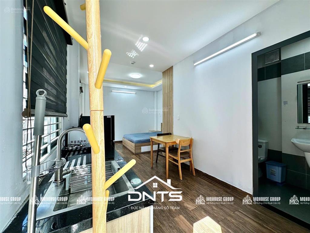 Cho thuê căn hộ ban công full nội thất ngay công viên lê văn tám, chợ tân định, viện isb, ueh