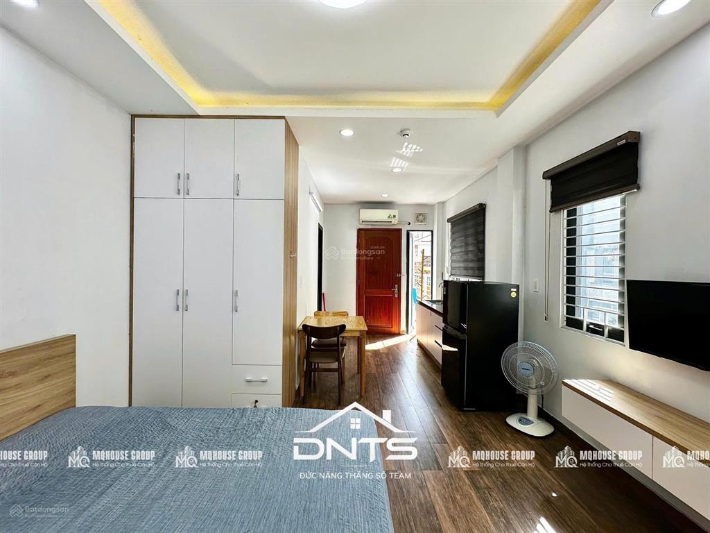 Cho thuê căn hộ ban công full nội thất ngay công viên lê văn tám, chợ tân định, viện isb, ueh