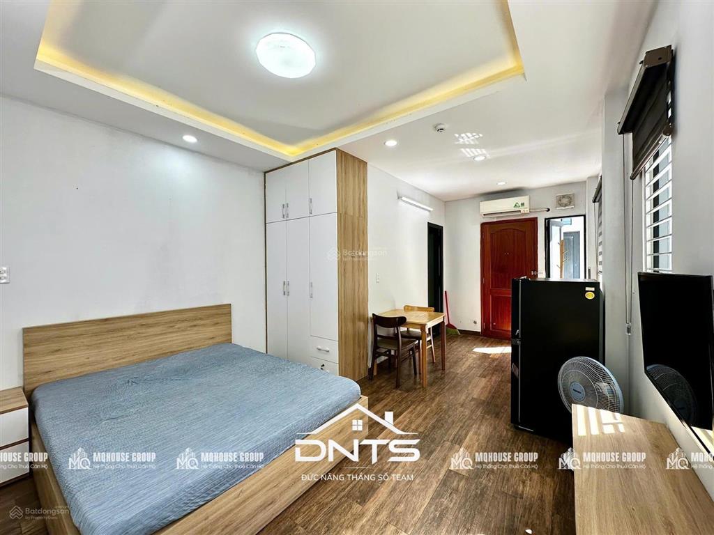 Cho thuê căn hộ ban công full nội thất ngay công viên lê văn tám, chợ tân định, viện isb, ueh