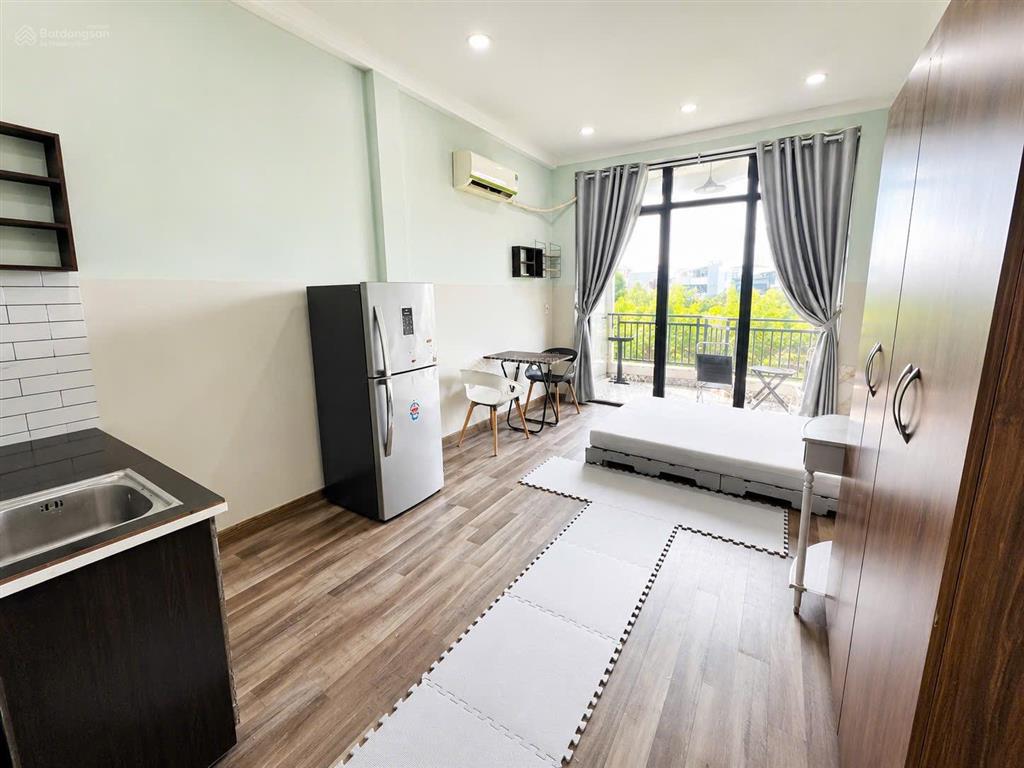 Cho thuê căn hộ ban công full nội thất ngay chợ tân định, công viên lê văn tám, isb, ueh, cầu kiệu
