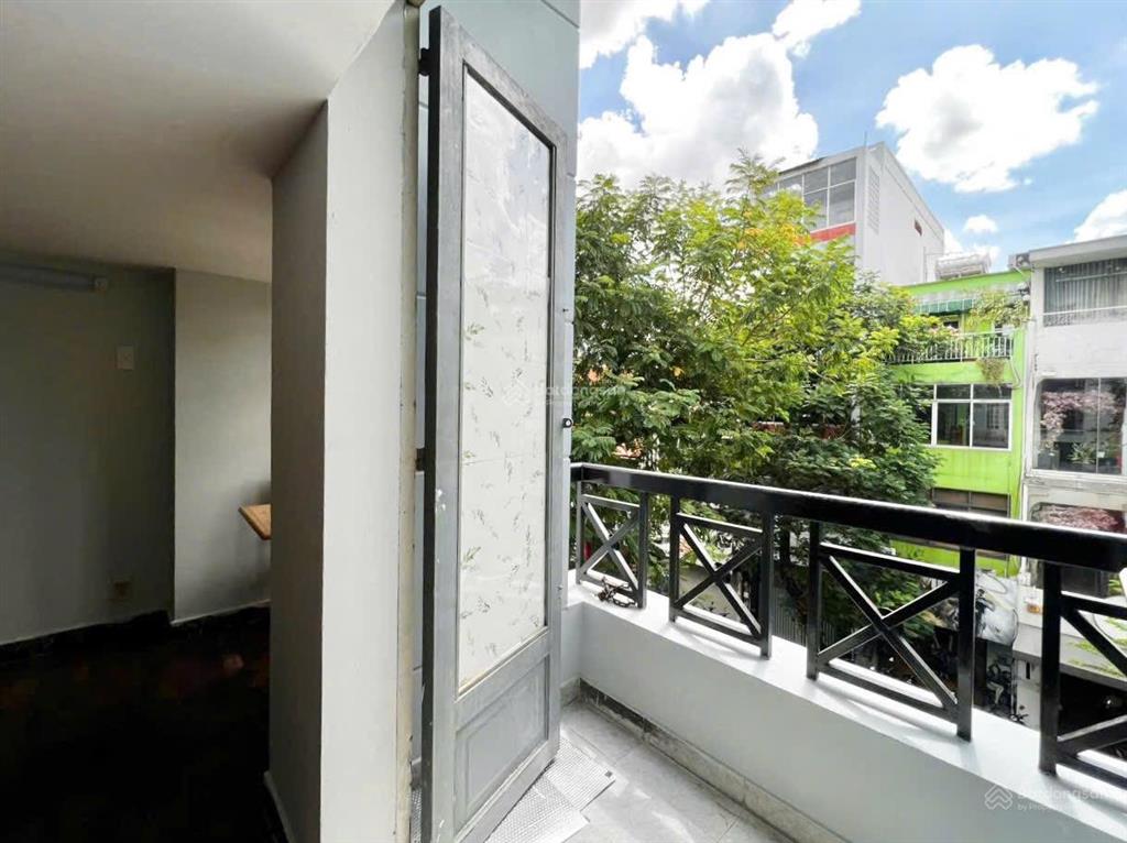 Cho thuê căn hộ full nội thất có ban công ngay chợ tân định, công viên lê văn tám, viện isb, ueh