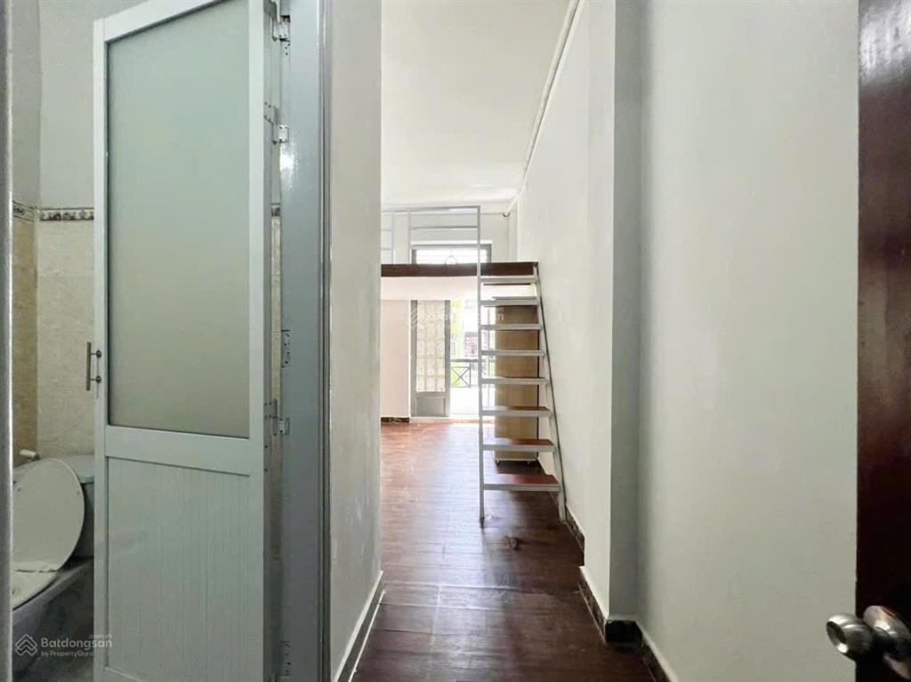 Cho thuê căn hộ full nội thất có ban công ngay chợ tân định, công viên lê văn tám, viện isb, ueh