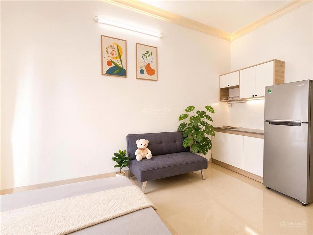 Cho thuê căn hộ full nội thất có bancol ngay chợ tân định, isb, ueh, công viên lê văn tám