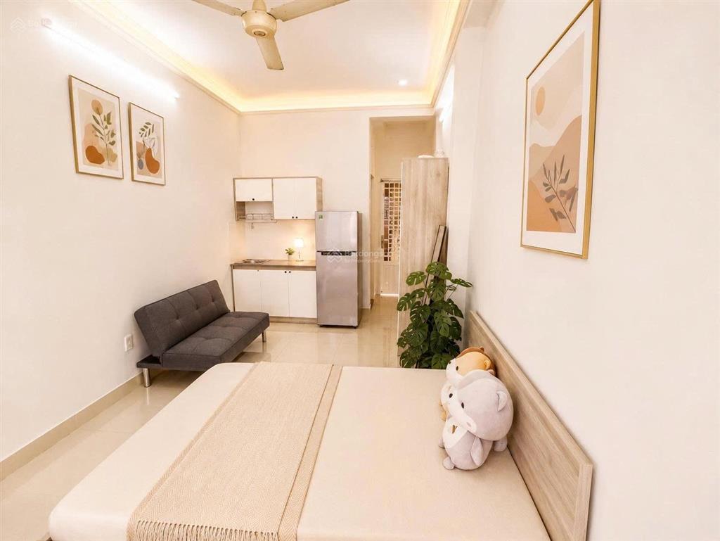 Cho thuê căn hộ full nội thất có bancol ngay chợ tân định, isb, ueh, công viên lê văn tám