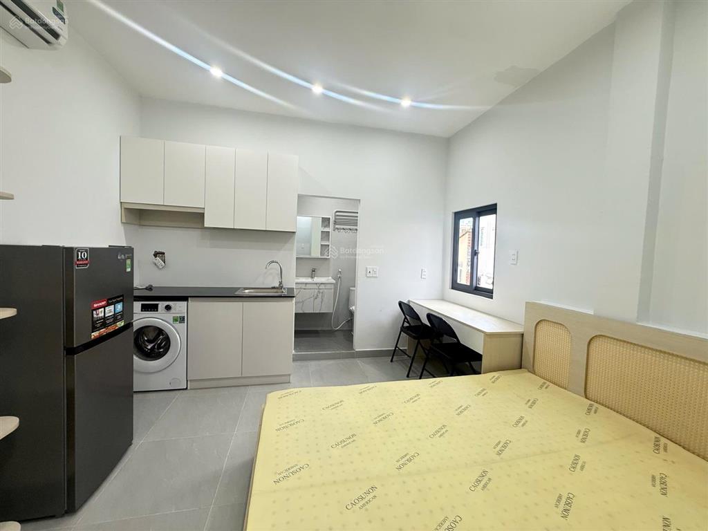 Căn hộ full nội thất cửa sổ lớn ngay chợ tân định, công viên lê văn tám, htv, thảo cầm viên, isb