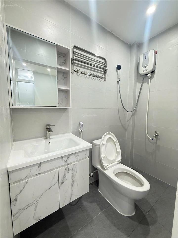 Căn hộ full nội thất cửa sổ lớn ngay chợ tân định, công viên lê văn tám, htv, thảo cầm viên, isb